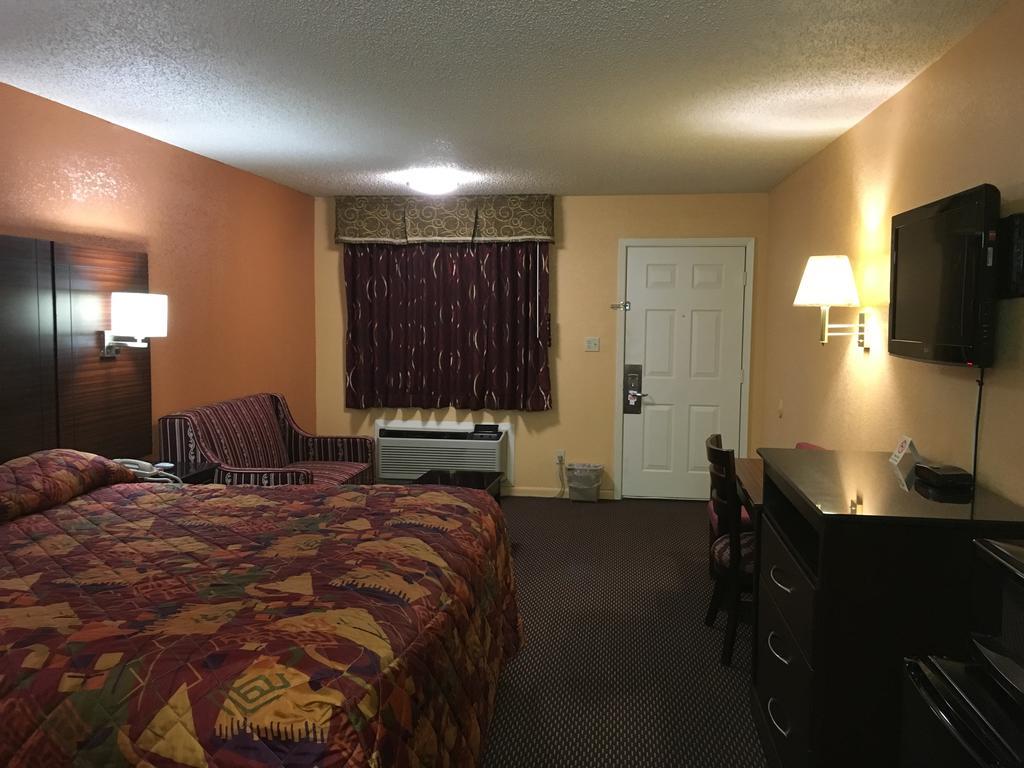 Redwood Inn - White Hall المظهر الخارجي الصورة