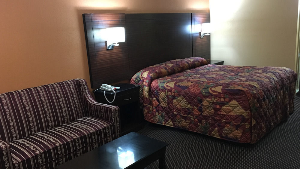 Redwood Inn - White Hall المظهر الخارجي الصورة