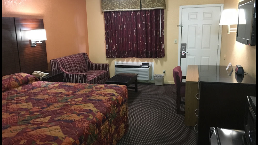 Redwood Inn - White Hall المظهر الخارجي الصورة