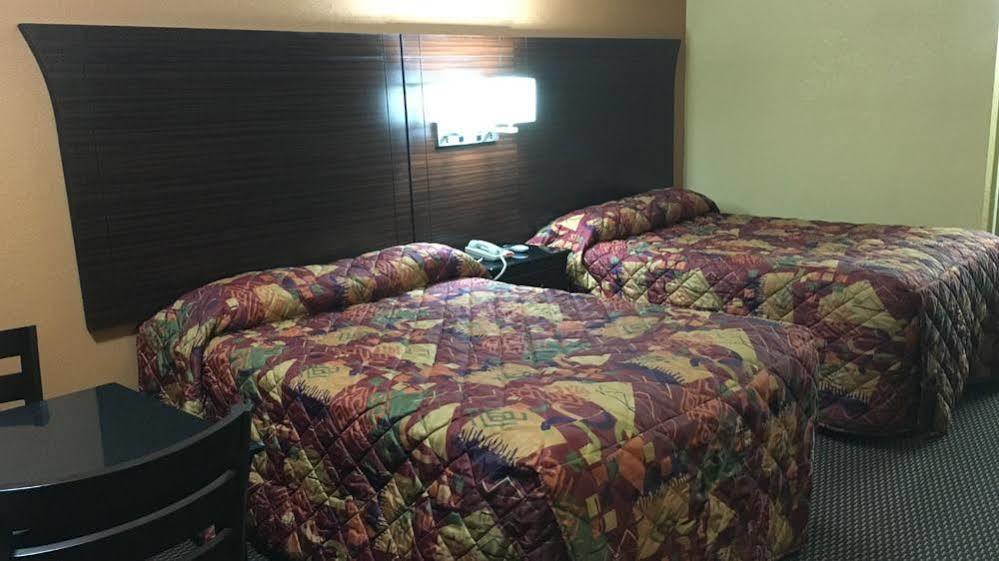 Redwood Inn - White Hall المظهر الخارجي الصورة