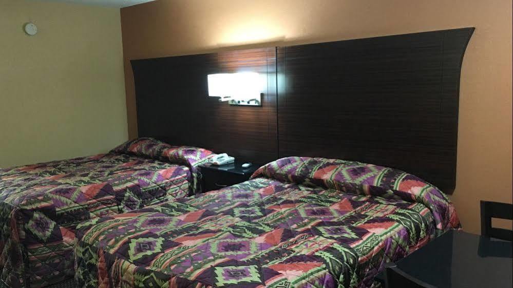 Redwood Inn - White Hall المظهر الخارجي الصورة